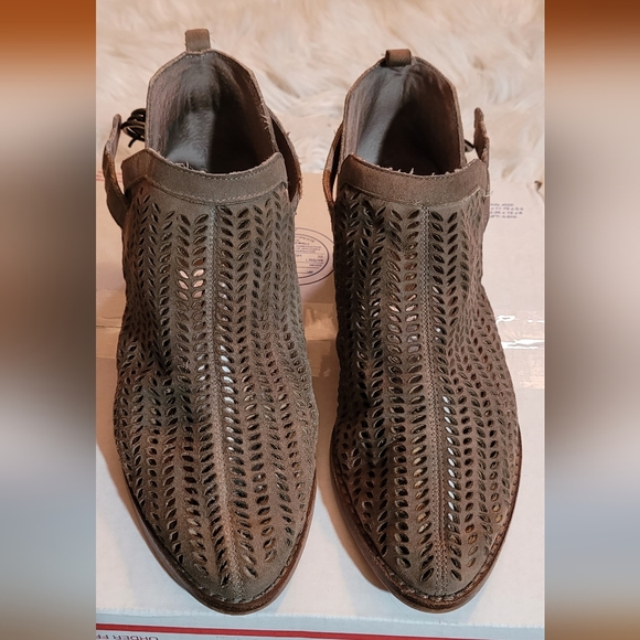 Vince Camuto Campina Bootie Tan Size 6 1/2 M - Picture 1 of 11